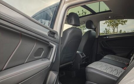 Volkswagen Tiguan II, 2021 год, 2 815 000 рублей, 13 фотография