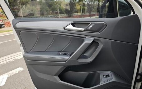 Volkswagen Tiguan II, 2021 год, 2 815 000 рублей, 14 фотография