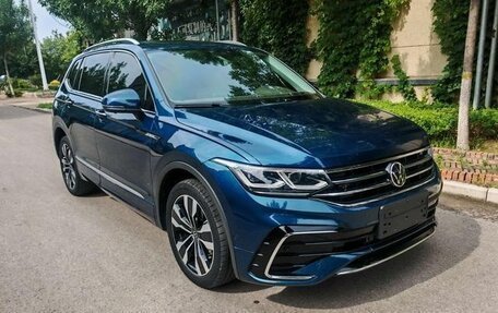 Volkswagen Tiguan II, 2022 год, 3 100 000 рублей, 3 фотография