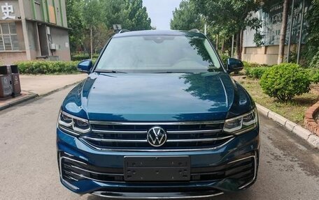 Volkswagen Tiguan II, 2022 год, 3 100 000 рублей, 2 фотография