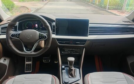 Volkswagen Tiguan II, 2022 год, 3 100 000 рублей, 8 фотография