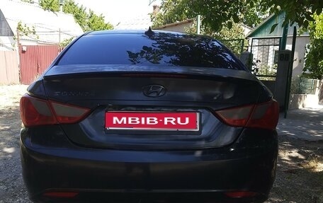 Hyundai Sonata VI, 2011 год, 1 000 000 рублей, 1 фотография