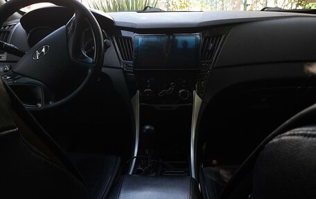 Hyundai Sonata VI, 2011 год, 1 000 000 рублей, 8 фотография