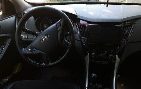 Hyundai Sonata VI, 2011 год, 1 000 000 рублей, 9 фотография