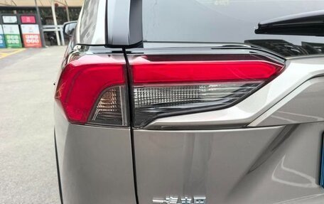 Toyota RAV4, 2020 год, 2 470 000 рублей, 7 фотография