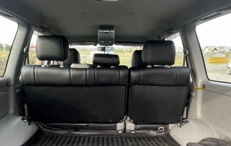 Toyota Land Cruiser 100 рестайлинг 2, 2006 год, 3 000 000 рублей, 16 фотография