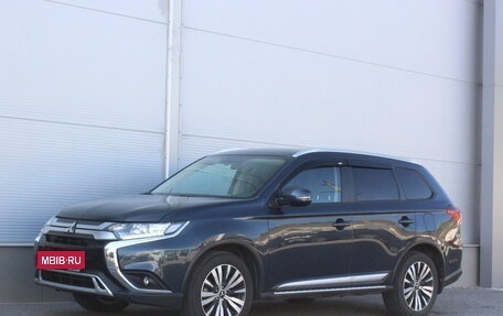 Mitsubishi Outlander III рестайлинг 3, 2019 год, 2 197 000 рублей, 5 фотография