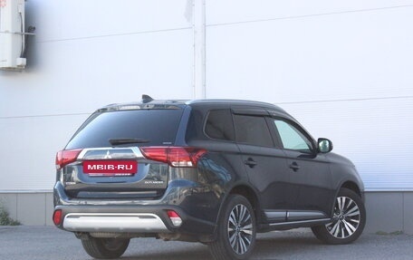 Mitsubishi Outlander III рестайлинг 3, 2019 год, 2 197 000 рублей, 2 фотография