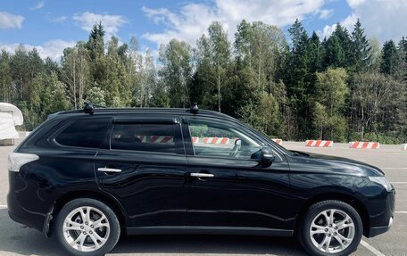 Mitsubishi Outlander III рестайлинг 3, 2013 год, 980 000 рублей, 1 фотография