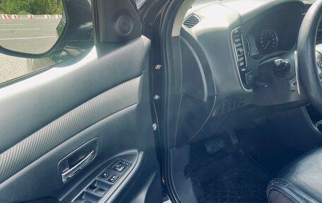 Mitsubishi Outlander III рестайлинг 3, 2013 год, 980 000 рублей, 10 фотография