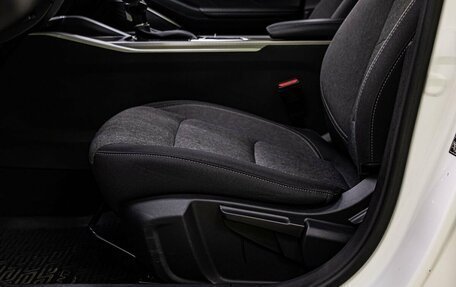 Geely Emgrand, 2024 год, 1 800 000 рублей, 21 фотография