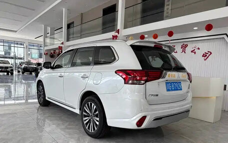 Mitsubishi Outlander III рестайлинг 3, 2021 год, 3 222 369 рублей, 4 фотография