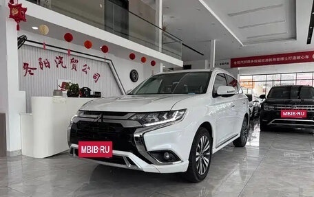 Mitsubishi Outlander III рестайлинг 3, 2021 год, 3 222 369 рублей, 2 фотография