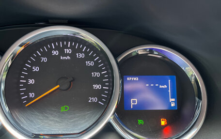 Renault Logan II, 2017 год, 770 000 рублей, 10 фотография