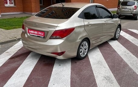 Hyundai Solaris II рестайлинг, 2013 год, 350 000 рублей, 3 фотография