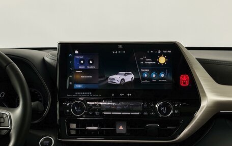 Toyota Highlander, 2024 год, 6 000 000 рублей, 24 фотография