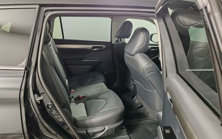 Toyota Highlander, 2024 год, 6 000 000 рублей, 27 фотография