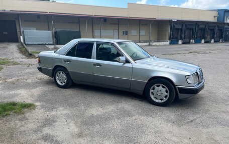 Mercedes-Benz W124, 1993 год, 450 000 рублей, 1 фотография
