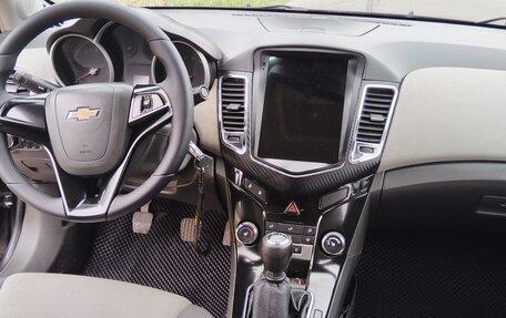 Chevrolet Cruze II, 2009 год, 825 000 рублей, 3 фотография