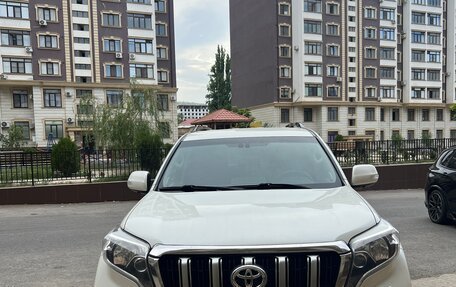 Toyota Land Cruiser Prado 150 рестайлинг 2, 2016 год, 3 000 000 рублей, 1 фотография