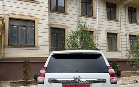 Toyota Land Cruiser Prado 150 рестайлинг 2, 2016 год, 3 000 000 рублей, 8 фотография