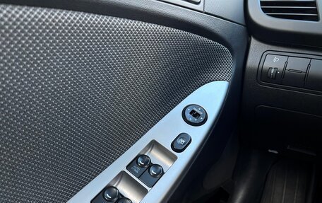 Hyundai Solaris II рестайлинг, 2013 год, 868 900 рублей, 18 фотография