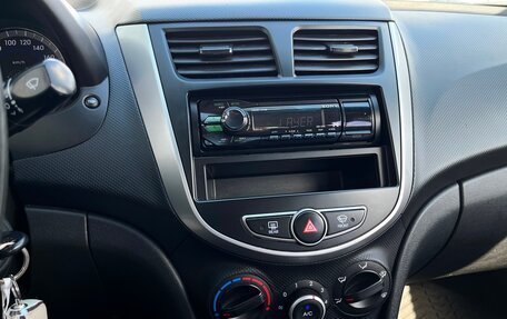Hyundai Solaris II рестайлинг, 2013 год, 868 900 рублей, 17 фотография
