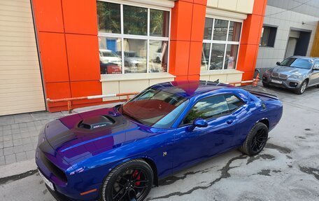 Dodge Challenger III рестайлинг 2, 2018 год, 5 900 000 рублей, 3 фотография