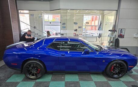 Dodge Challenger III рестайлинг 2, 2018 год, 5 900 000 рублей, 11 фотография