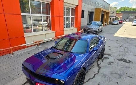 Dodge Challenger III рестайлинг 2, 2018 год, 5 900 000 рублей, 2 фотография