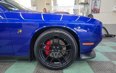 Dodge Challenger III рестайлинг 2, 2018 год, 5 900 000 рублей, 18 фотография