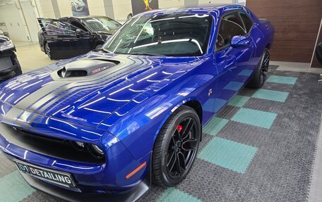 Dodge Challenger III рестайлинг 2, 2018 год, 5 900 000 рублей, 26 фотография