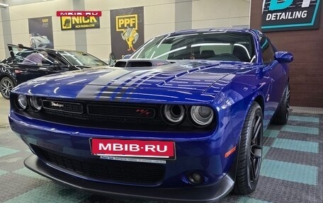 Dodge Challenger III рестайлинг 2, 2018 год, 5 900 000 рублей, 30 фотография