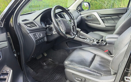 Mitsubishi Pajero Sport III рестайлинг, 2017 год, 2 300 000 рублей, 8 фотография