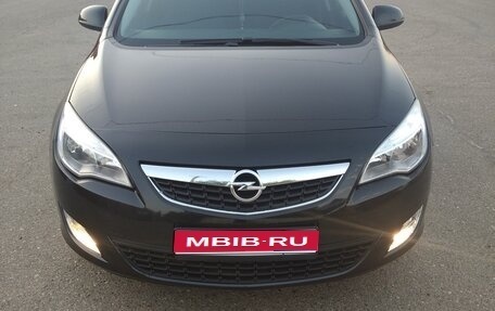 Opel Astra J, 2012 год, 890 000 рублей, 1 фотография