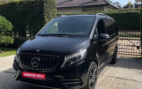 Mercedes-Benz V-Класс, 2019 год, 6 900 000 рублей, 2 фотография