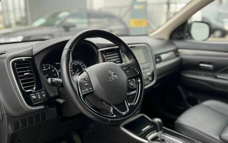 Mitsubishi Outlander III рестайлинг 3, 2019 год, 2 100 000 рублей, 10 фотография