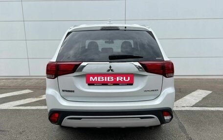 Mitsubishi Outlander III рестайлинг 3, 2019 год, 2 100 000 рублей, 7 фотография