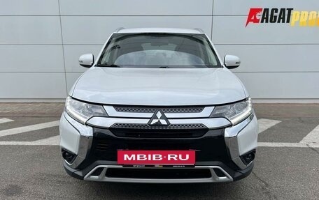 Mitsubishi Outlander III рестайлинг 3, 2019 год, 2 100 000 рублей, 2 фотография