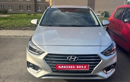 Hyundai Solaris II рестайлинг, 2017 год, 800 000 рублей, 1 фотография