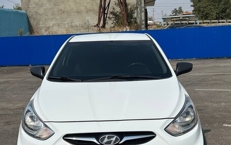 Hyundai Solaris II рестайлинг, 2013 год, 820 000 рублей, 3 фотография