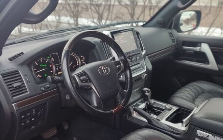 Toyota Land Cruiser 200, 2017 год, 6 780 000 рублей, 3 фотография