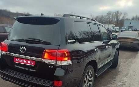 Toyota Land Cruiser 200, 2017 год, 6 780 000 рублей, 5 фотография