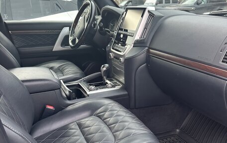 Toyota Land Cruiser 200, 2017 год, 6 780 000 рублей, 12 фотография