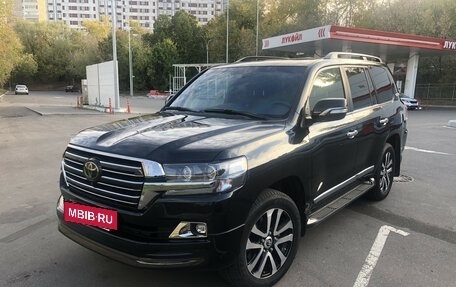 Toyota Land Cruiser 200, 2017 год, 6 780 000 рублей, 8 фотография