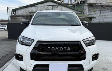 Toyota Hilux VIII, 2022 год, 4 301 000 рублей, 6 фотография