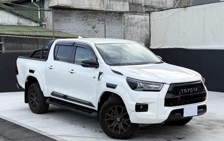 Toyota Hilux VIII, 2022 год, 4 301 000 рублей, 1 фотография