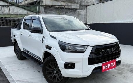 Toyota Hilux VIII, 2022 год, 4 301 000 рублей, 2 фотография