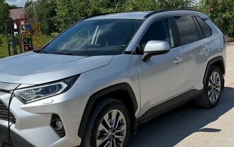Toyota RAV4, 2021 год, 4 100 000 рублей, 1 фотография