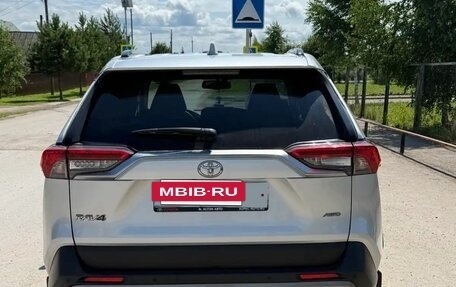 Toyota RAV4, 2021 год, 4 100 000 рублей, 3 фотография